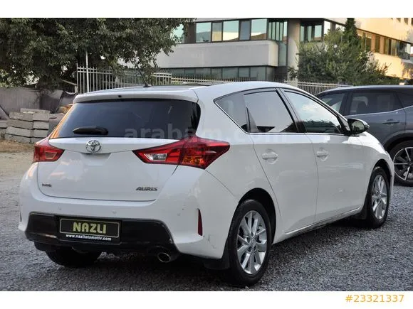 Toyota Auris 1.6 Advance Skypack Image 4