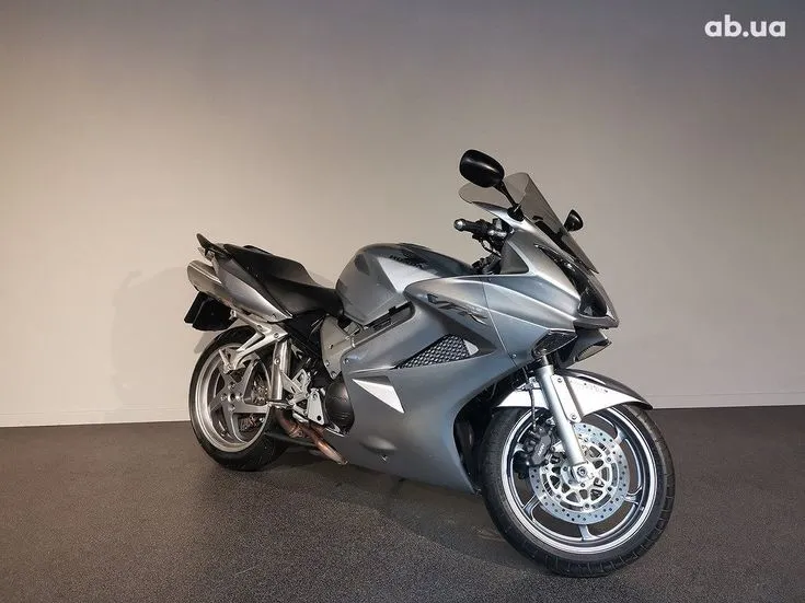 Honda VFR Image 2